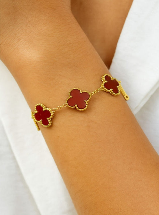 ✨ The "Aura of Luck" Red Clover Bracelet – A Timeless Promise in Gold & Ruby Red 🍀❤️