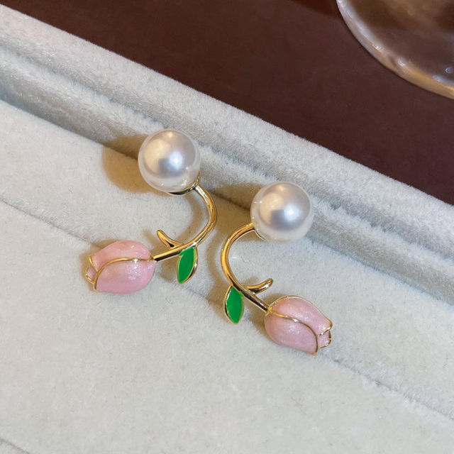 ✨Tulip Pearl Earrings – A Love in Full Bloom 🌷🤍