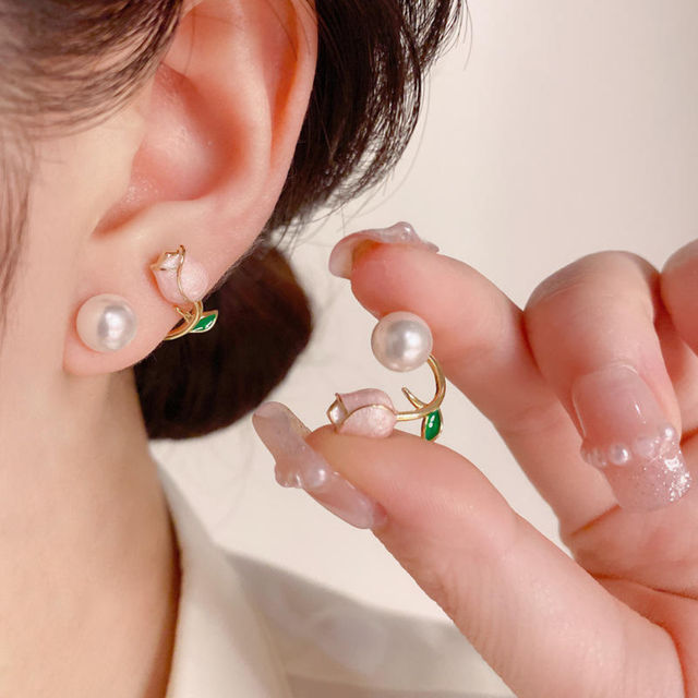 ✨Tulip Pearl Earrings – A Love in Full Bloom 🌷🤍