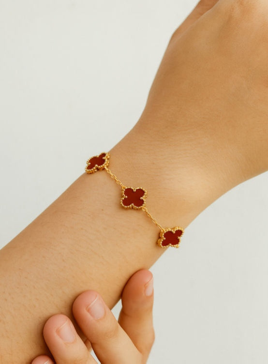✨ The "Aura of Luck" Red Clover Bracelet – A Timeless Promise in Gold & Ruby Red 🍀❤️