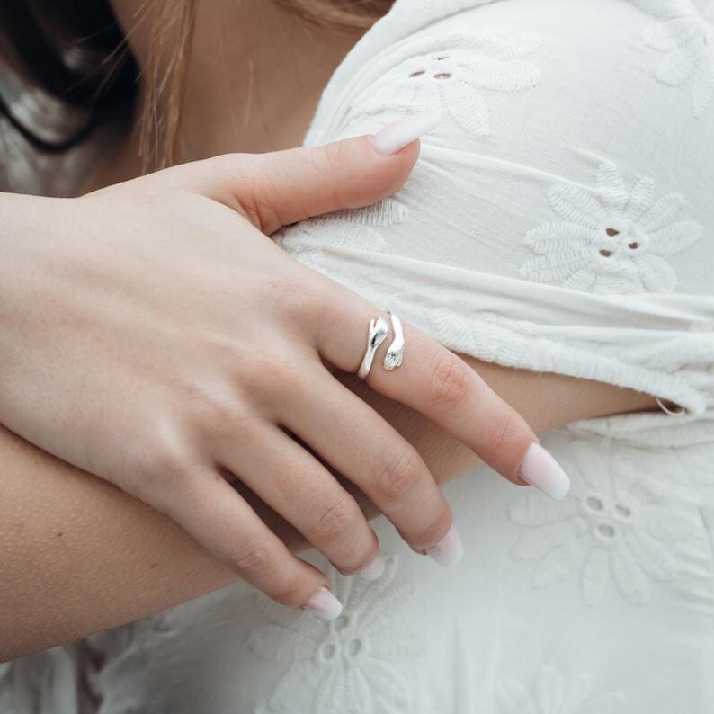 🫂Hug Ring – A Symbol of Love, Care & Protection